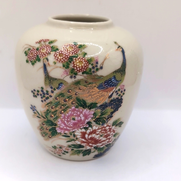 Vintage Japanese Satsuma Vase w/ Peacock Design - Asian Japan Porcelain Pottery - Picture 1 of 7